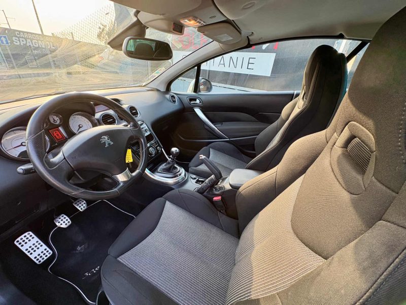 PEUGEOT 308 CC 2.0 HDI 163 WHITE AND BLACK EDITION 