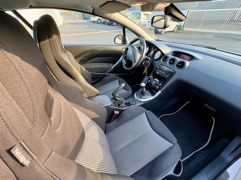 PEUGEOT 308 CC 2.0 HDI 163 WHITE AND BLACK EDITION 