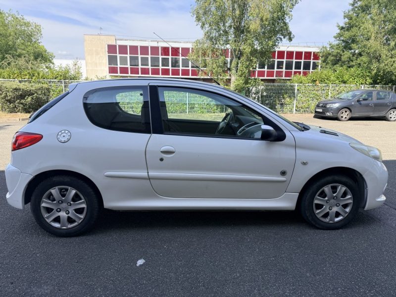PEUGEOT 206 PLUS + ESSENCE ÉDITION GÉNÉRATION 