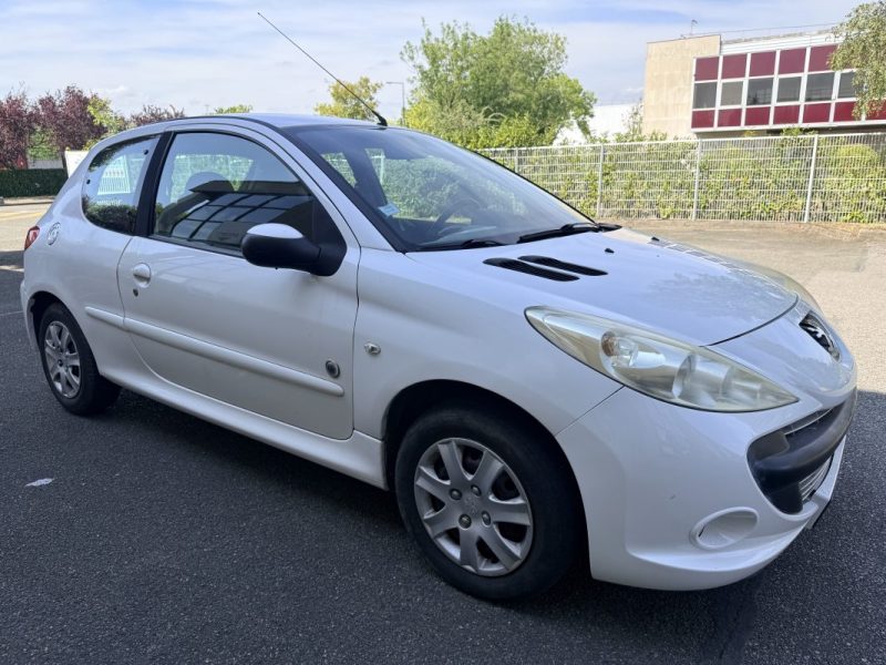 PEUGEOT 206 PLUS + ESSENCE ÉDITION GÉNÉRATION 