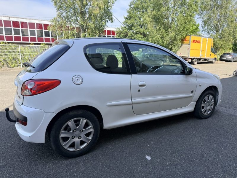 PEUGEOT 206 PLUS + ESSENCE ÉDITION GÉNÉRATION 