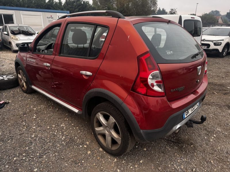DACIA SANDERO 1.6 MPI 90 LAUREATE 2010