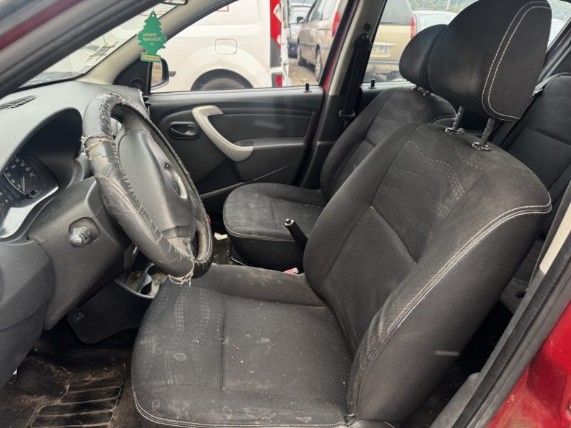 DACIA SANDERO 1.6 MPI 90 LAUREATE 2010
