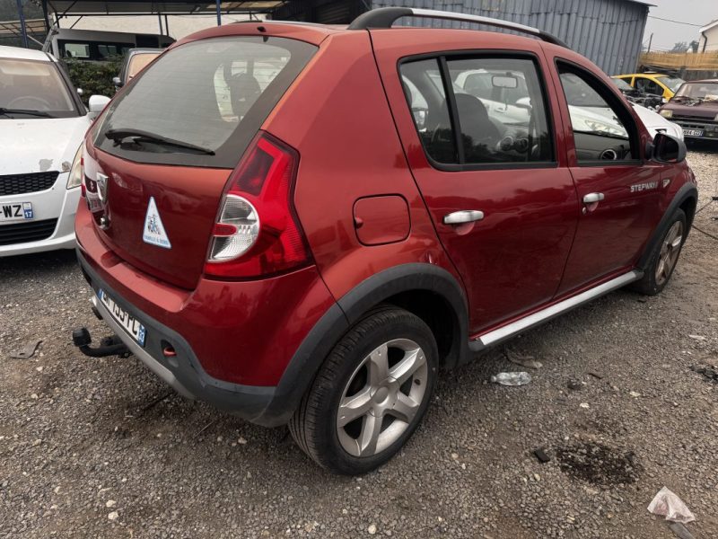 DACIA SANDERO 1.6 MPI 90 LAUREATE 2010
