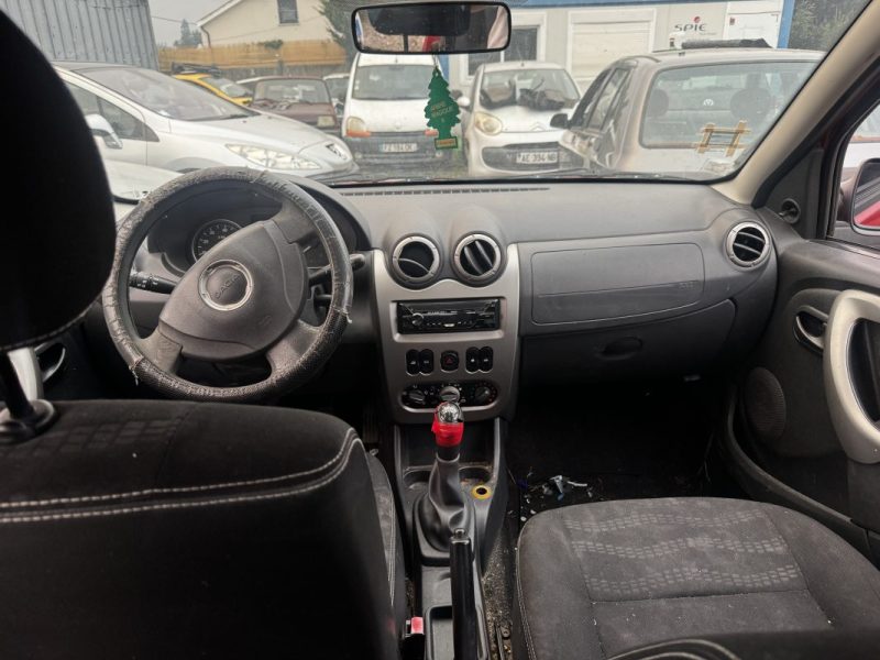 DACIA SANDERO 1.6 MPI 90 LAUREATE 2010