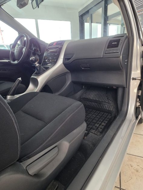 Toyota Auris 1.33 VVT-i 99 ch Très bel état Garantie 12Mois