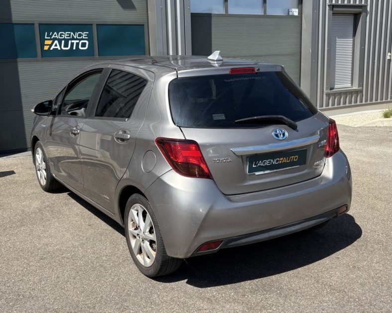 Toyota Yaris 100h Dynamic 2015 — Hybride — Entretien complet - GARANTIE 6 MOIS