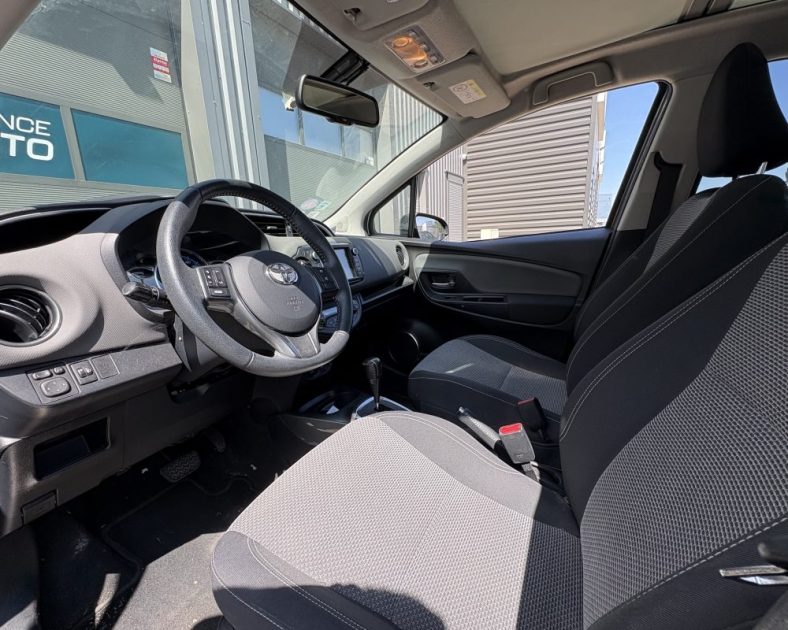 Toyota Yaris 100h Dynamic 2015 — Hybride — Entretien complet - GARANTIE 6 MOIS