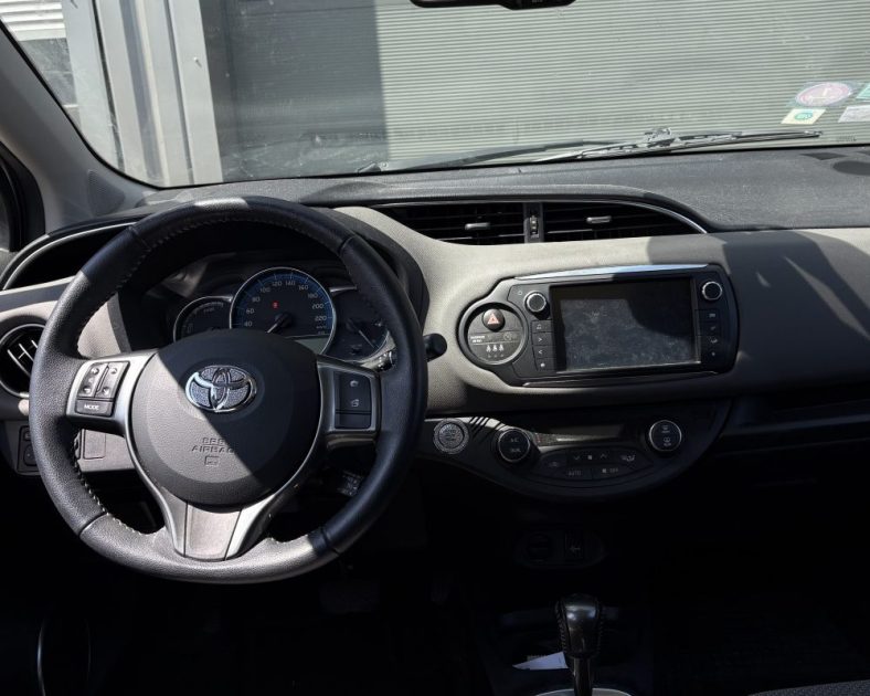Toyota Yaris 100h Dynamic 2015 — Hybride — Entretien complet - GARANTIE 6 MOIS