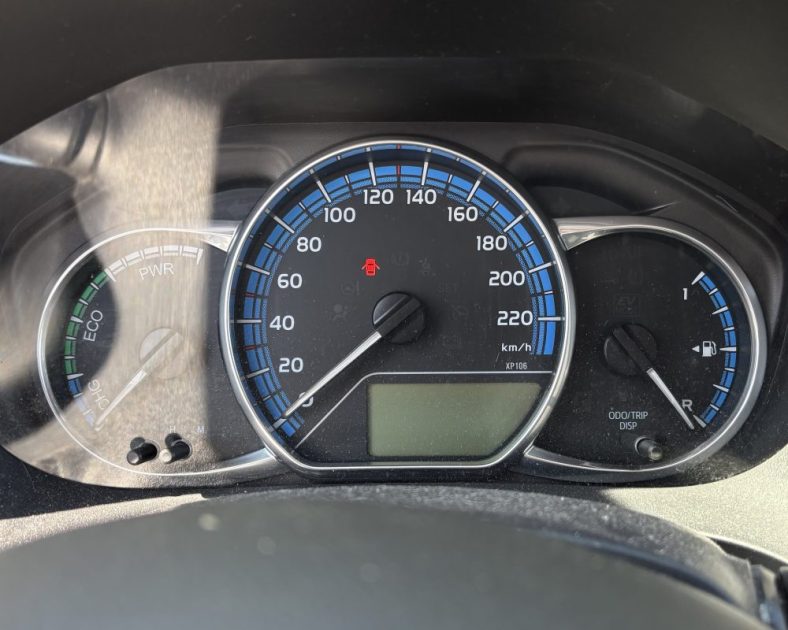 Toyota Yaris 100h Dynamic 2015 — Hybride — Entretien complet - GARANTIE 6 MOIS