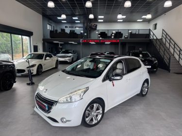 PEUGEOT 208 1.6 E-HDI 92CV ROLAND GARROS / TOIT PANORAMIQUE 