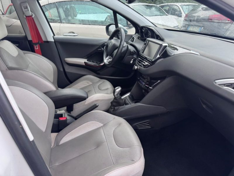 PEUGEOT 208 1.6 E-HDI 92CV ROLAND GARROS / TOIT PANORAMIQUE 
