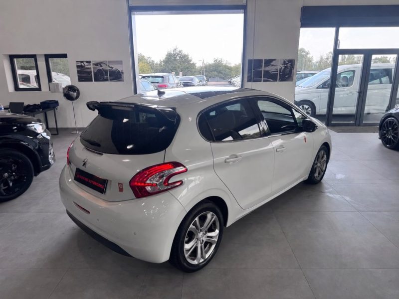 PEUGEOT 208 1.6 E-HDI 92CV ROLAND GARROS / TOIT PANORAMIQUE 
