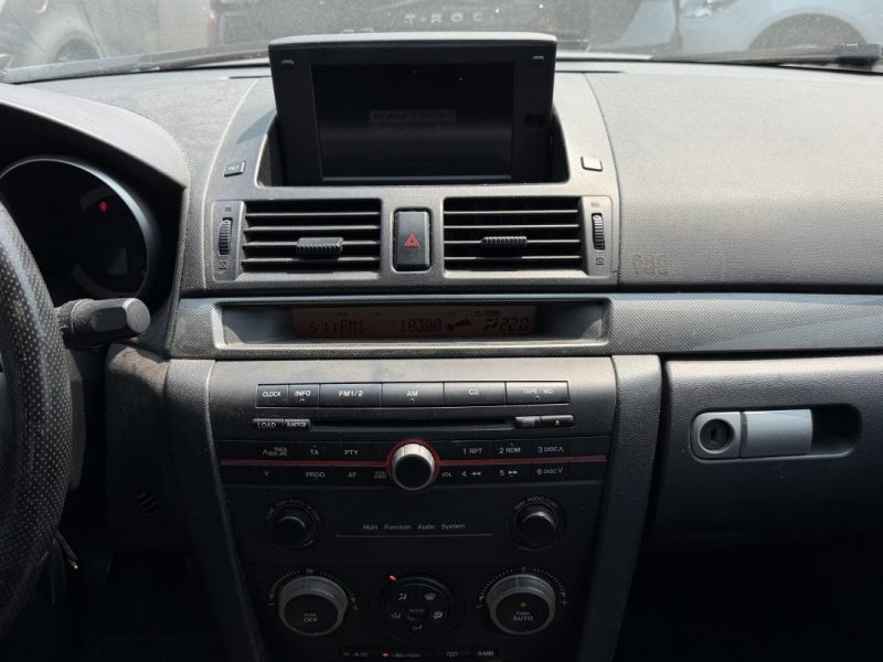 MAZDA 3 2.0 i 147 Cv FRAIS A PREVOIR / VENTE EN L ETAT - LIRE L ANNONCE