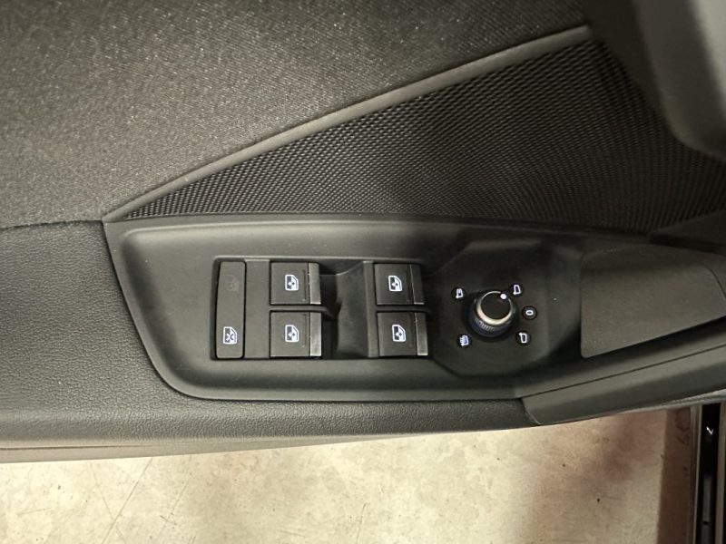 AUDI A3 SPORTBACK 35 TFSI 150cv S TRONIC BUSINESS LINE - 1ère Main - Excellent état -