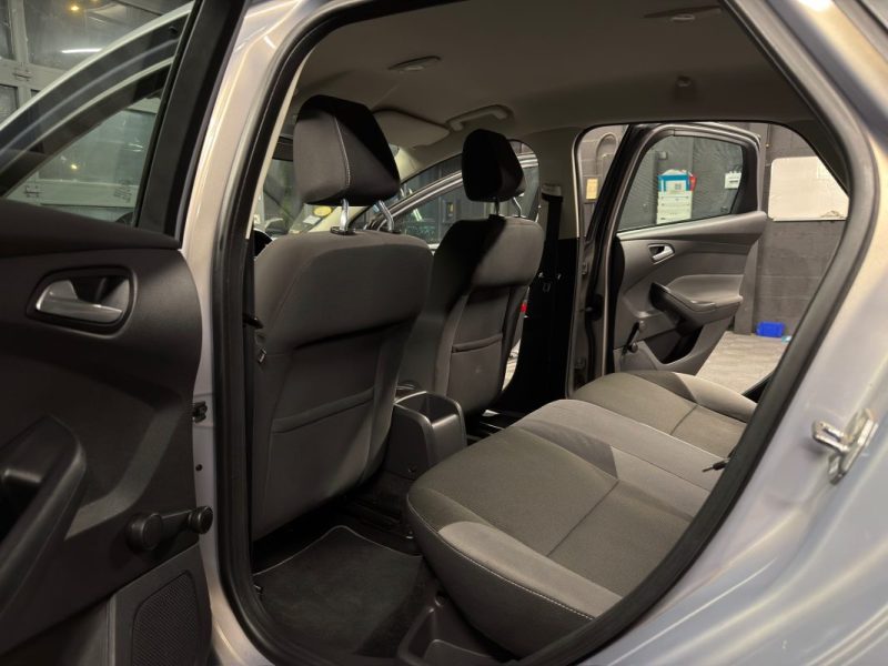 FORD FOCUS III 1.6 TDCI 95 Cv 5 PORTES / BVM6 CRIT AIR 2 - GARANTIE 1 AN