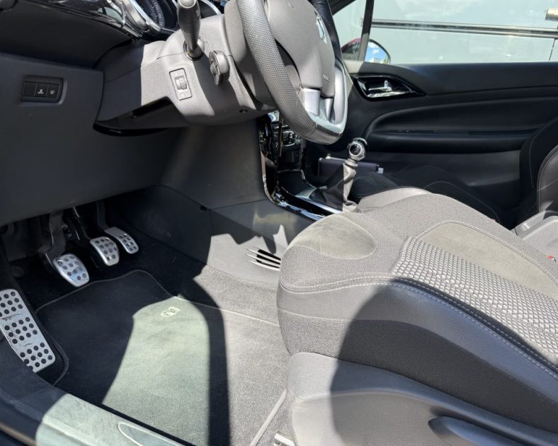 DS3 1.6 E-HDI 110ch SPORT CHIC - 1er MAIN - Distribution NEUVE - Entretien complet - GARANTIE 6 mois