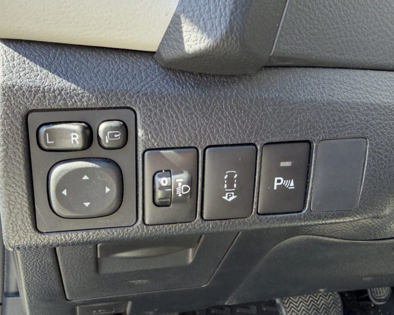 TOYOTA Auris Hybrid 136ch Dynamic - Toit ouvrant - Boite automatique - Entretien complet