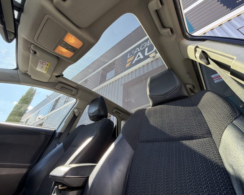 TOYOTA Auris Hybrid 136ch Dynamic - Toit ouvrant - Boite automatique - Entretien complet