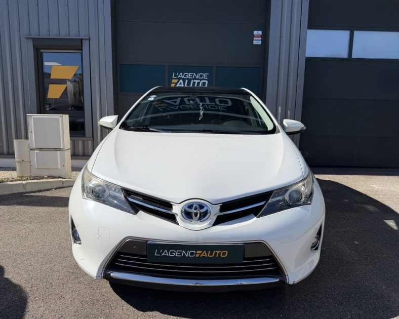 TOYOTA Auris Hybrid 136ch Dynamic - Toit ouvrant - Boite automatique - Entretien complet