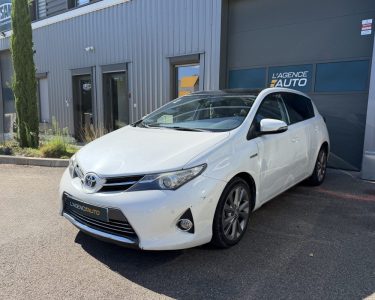 TOYOTA Auris Hybrid 136ch Dynamic - Toit ouvrant - Boite automatique - Entretien complet
