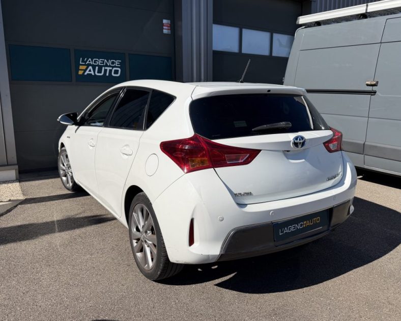 TOYOTA Auris Hybrid 136ch Dynamic - Toit ouvrant - Boite automatique - Entretien complet