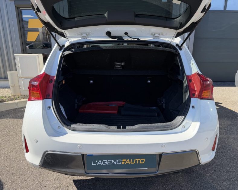 TOYOTA Auris Hybrid 136ch Dynamic - Toit ouvrant - Boite automatique - Entretien complet