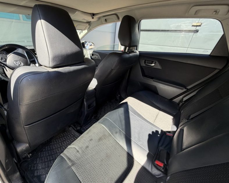 TOYOTA Auris Hybrid 136ch Dynamic - Toit ouvrant - Boite automatique - Entretien complet