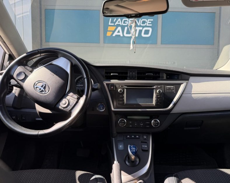 TOYOTA Auris Hybrid 136ch Dynamic - Toit ouvrant - Boite automatique - Entretien complet