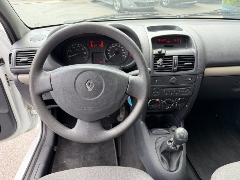 RENAULT CLIO II PHASE 2 SOCIETE 1.5 DCI 65 Cv 2 PLACES / CLIMATISATION