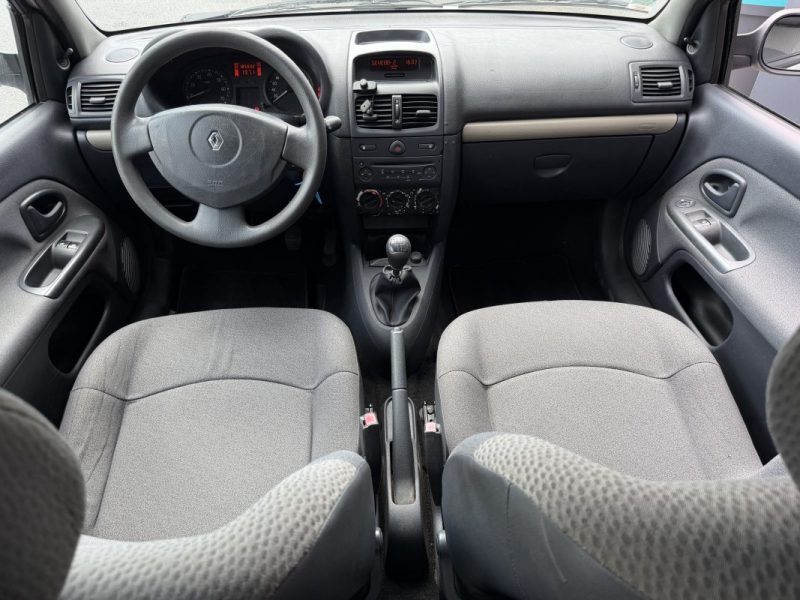 RENAULT CLIO II PHASE 2 SOCIETE 1.5 DCI 65 Cv 2 PLACES / CLIMATISATION