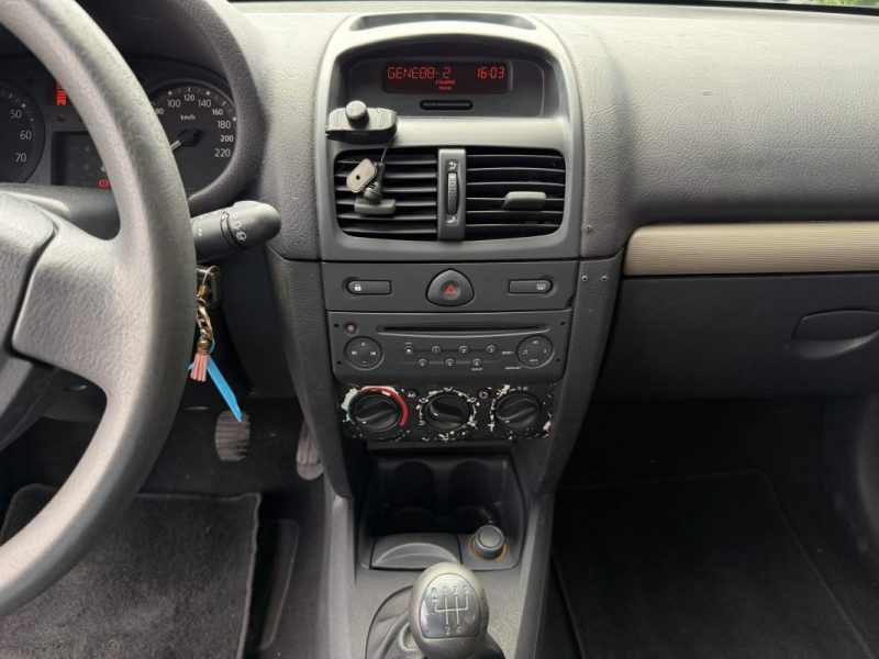 RENAULT CLIO II PHASE 2 SOCIETE 1.5 DCI 65 Cv 2 PLACES / CLIMATISATION