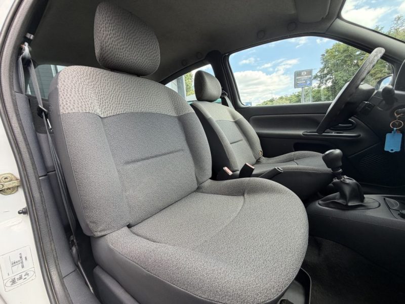 RENAULT CLIO II PHASE 2 SOCIETE 1.5 DCI 65 Cv 2 PLACES / CLIMATISATION