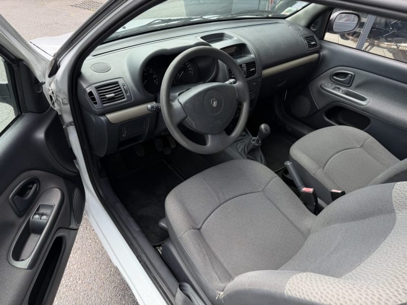 RENAULT CLIO II PHASE 2 SOCIETE 1.5 DCI 65 Cv 2 PLACES / CLIMATISATION