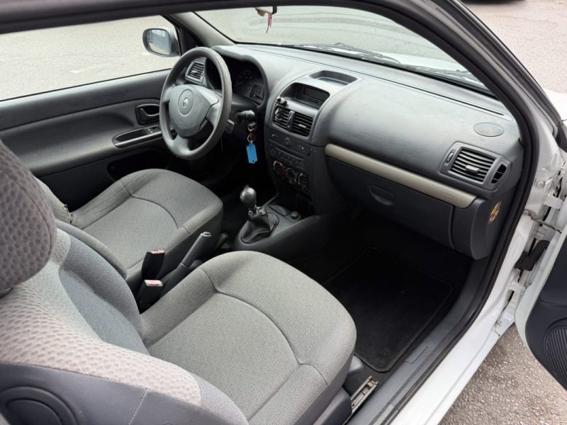 RENAULT CLIO II PHASE 2 SOCIETE 1.5 DCI 65 Cv 2 PLACES / CLIMATISATION