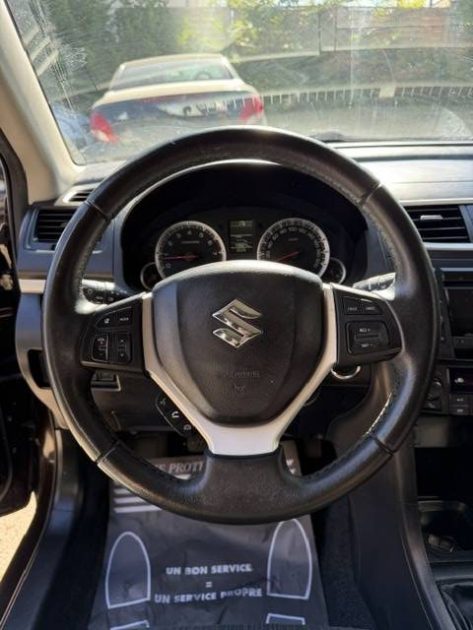 SUZUKI SWIFT 2015 - 59 444Kms - Parfait Etat -Distrib ok - SUIVIT SUZUKI