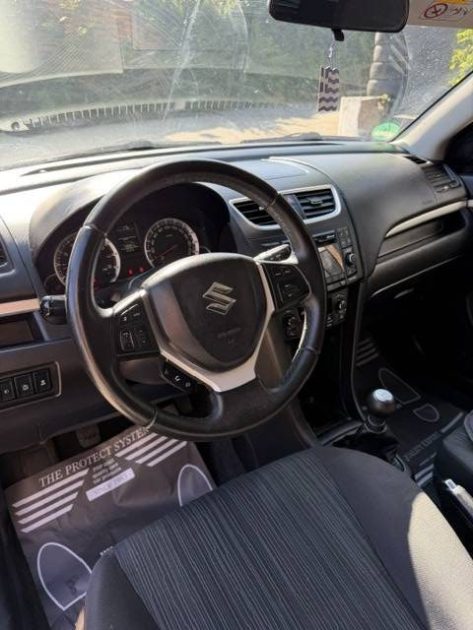 SUZUKI SWIFT 2015 - 59 444Kms - Parfait Etat -Distrib ok - SUIVIT SUZUKI