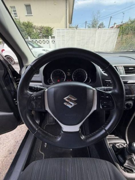 SUZUKI SWIFT 1.2 COMFORT 2015 - 59 121Kms - Parfait Etat -Distrib ok - SUIVIT SUZUKI