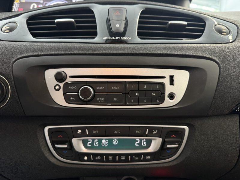 RENAULT SCENIC III 1.5 dCi 110 ch Exception 7 PLACES / GPS / Radars