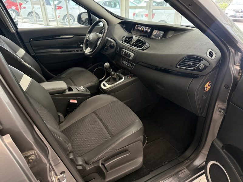 RENAULT SCENIC III 1.5 dCi 110 ch Exception 7 PLACES / GPS / Radars
