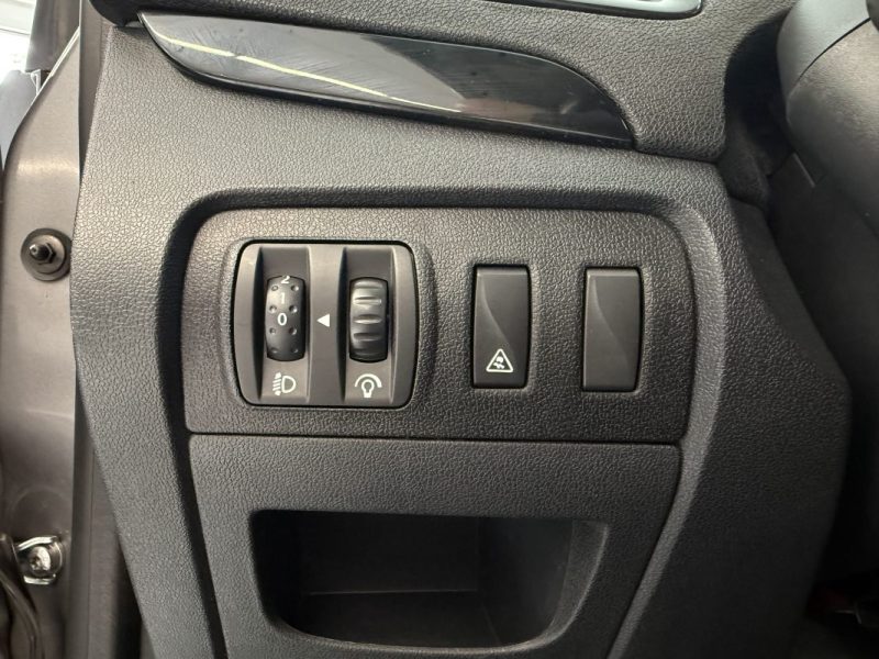 RENAULT SCENIC III 1.5 dCi 110 ch Exception 7 PLACES / GPS / Radars