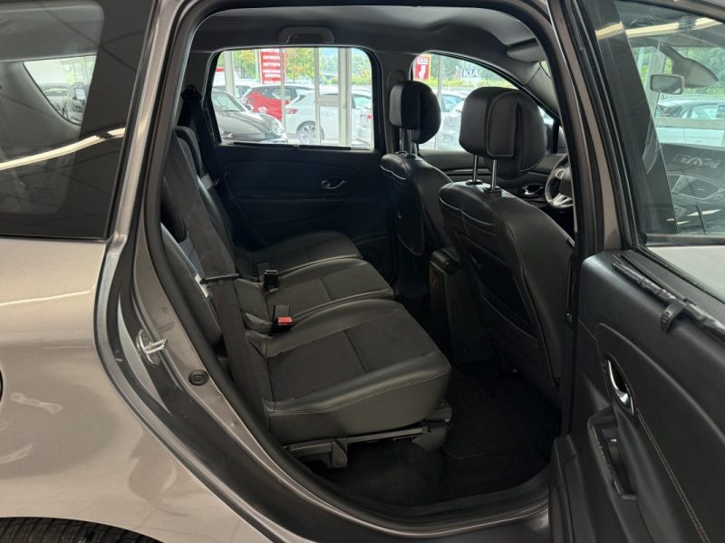 RENAULT SCENIC III 1.5 dCi 110 ch Exception 7 PLACES / GPS / Radars