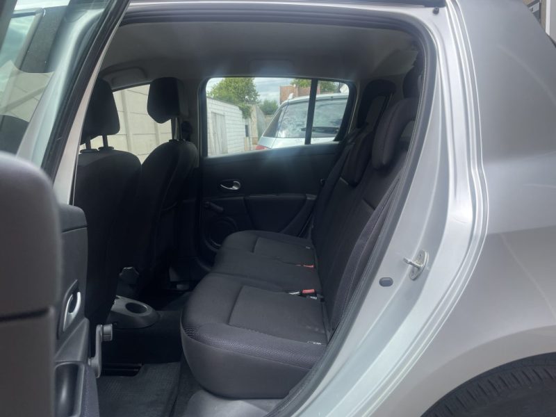 RENAULT CLIO DYNAMIQUE 1.2 i 75 CV 