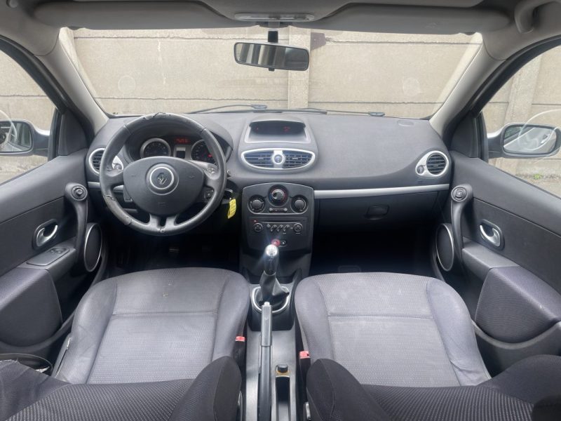 RENAULT CLIO DYNAMIQUE 1.2 i 75 CV 