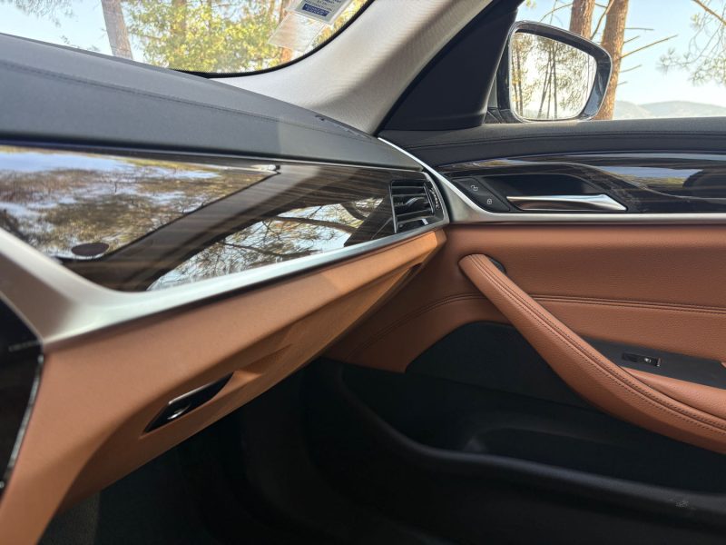 BMW SERIE 5 530E LOUNGE / 360 / sièges chauffants électriques