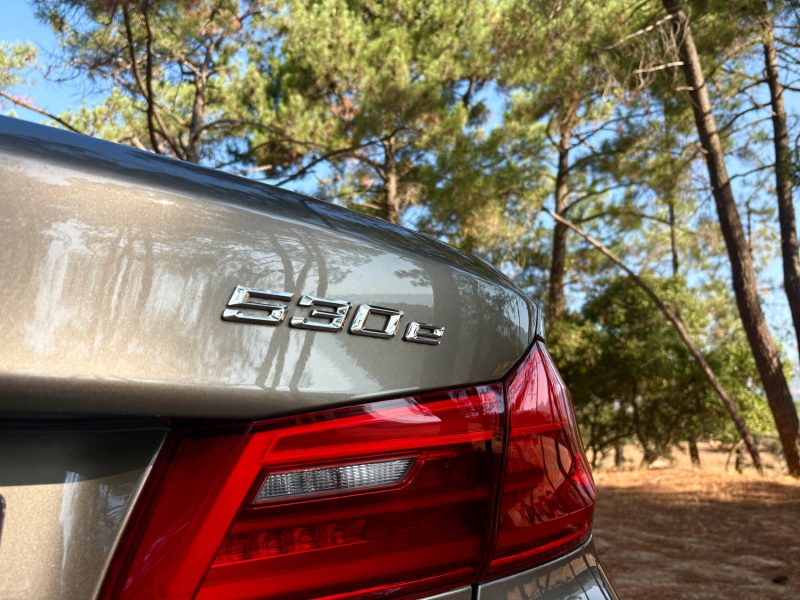 BMW SERIE 5 530E LOUNGE / 360 / sièges chauffants électriques