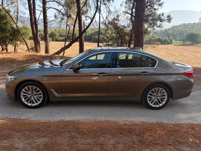 BMW SERIE 5 530E LOUNGE / 360 / sièges chauffants électriques