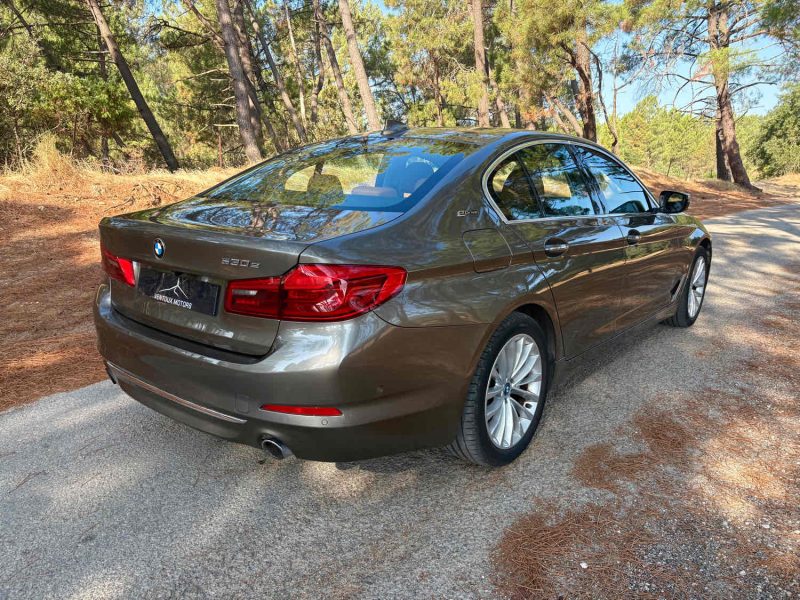 BMW SERIE 5 530E LOUNGE / 360 / sièges chauffants électriques
