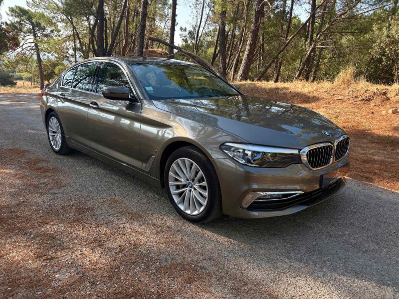 BMW SERIE 5 530E LOUNGE / 360 / sièges chauffants électriques