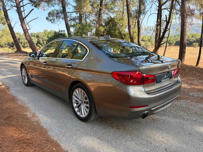 BMW SERIE 5 530E LOUNGE / 360 / sièges chauffants électriques